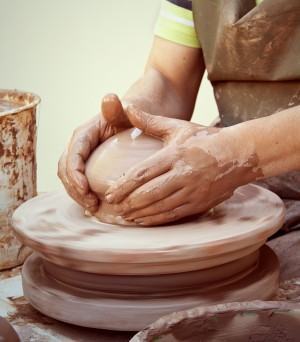 Amassar argila – Como preparar a argila para o trabalho?