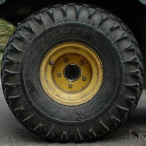 manutenção de pneu de caminhão